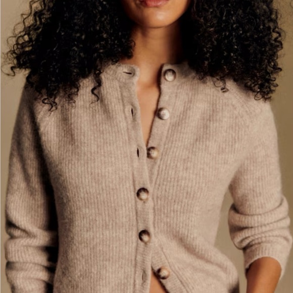 NWT Sezane Othello Sweater Cardigan Gilet $160 Light Beige XS X-Small - Picture 2 of 6